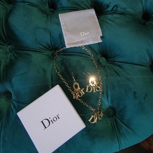 Pre Owned, DIOR charm gold crystal necklace and earings set. - Picture 3 of 8